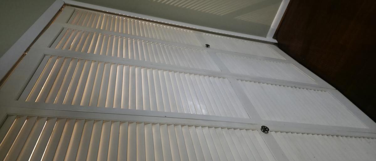 Central Kentucky cleaning - after photo of Blinds and trim refresh by E&K Total Pro