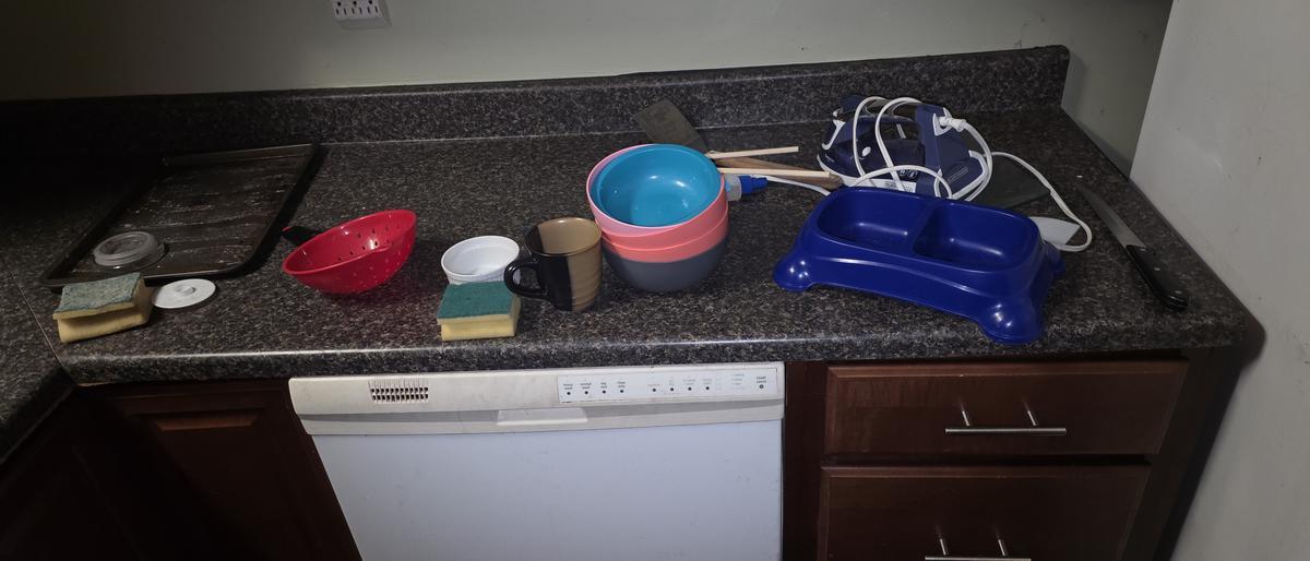 Central Kentucky cleaning - before photo of Kitchen turnover improvement by E&K Total Pro