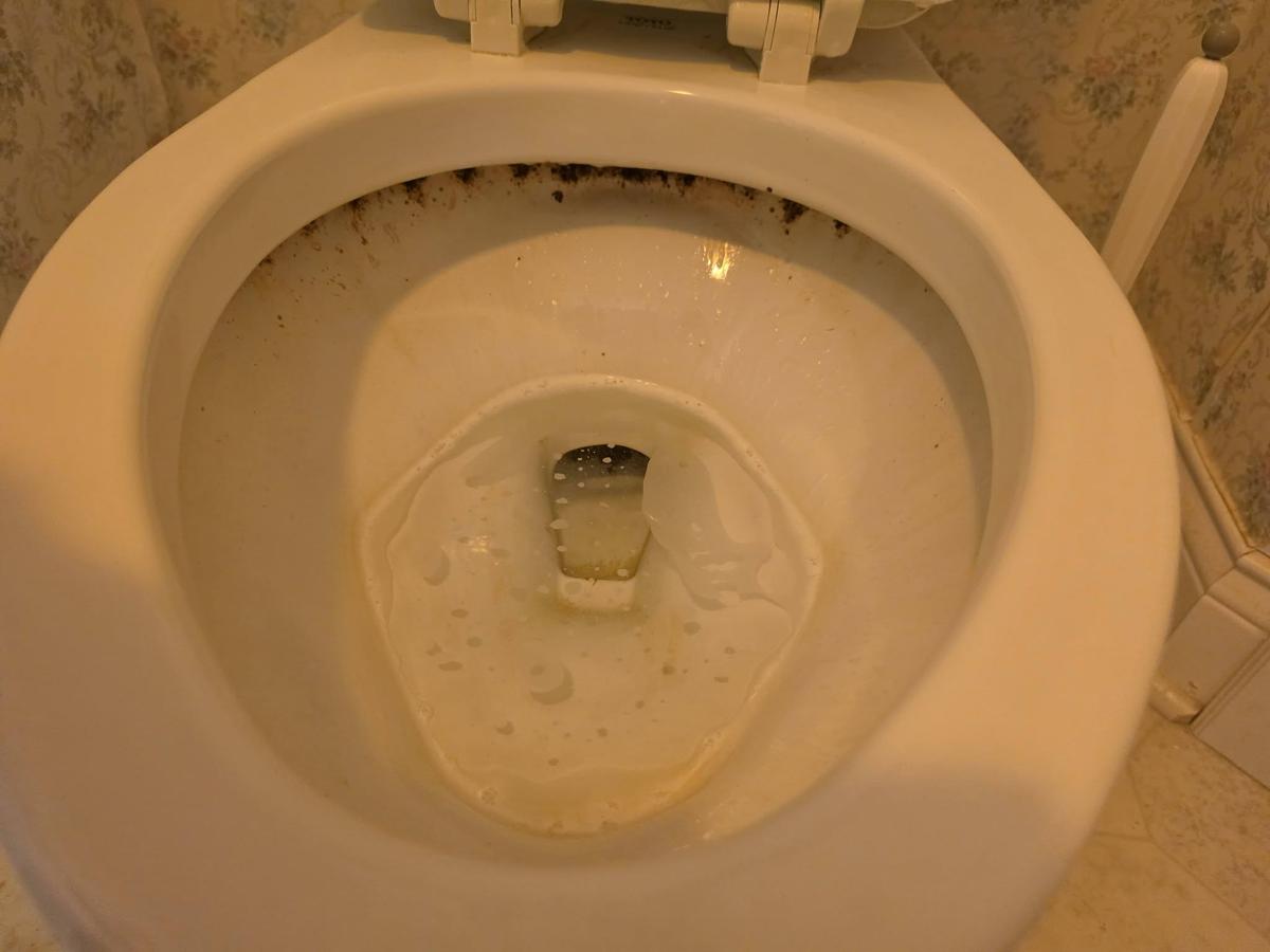 Central Kentucky cleaning - before photo of Nicholasville Bathroom Sanitizing by E&K Total Pro