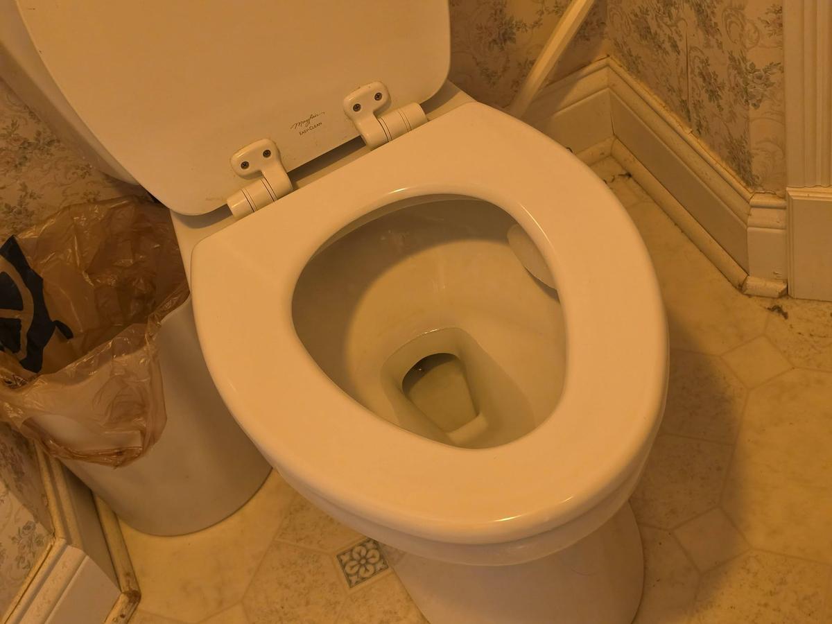 Central Kentucky cleaning - after photo of Nicholasville Bathroom Sanitizing by E&K Total Pro